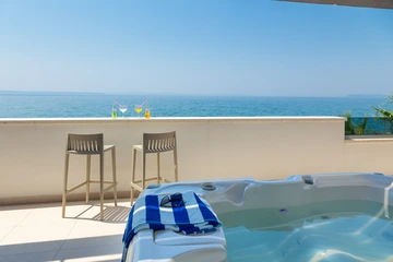 Podstrana Beach Penthouse with Private Jacuzzi