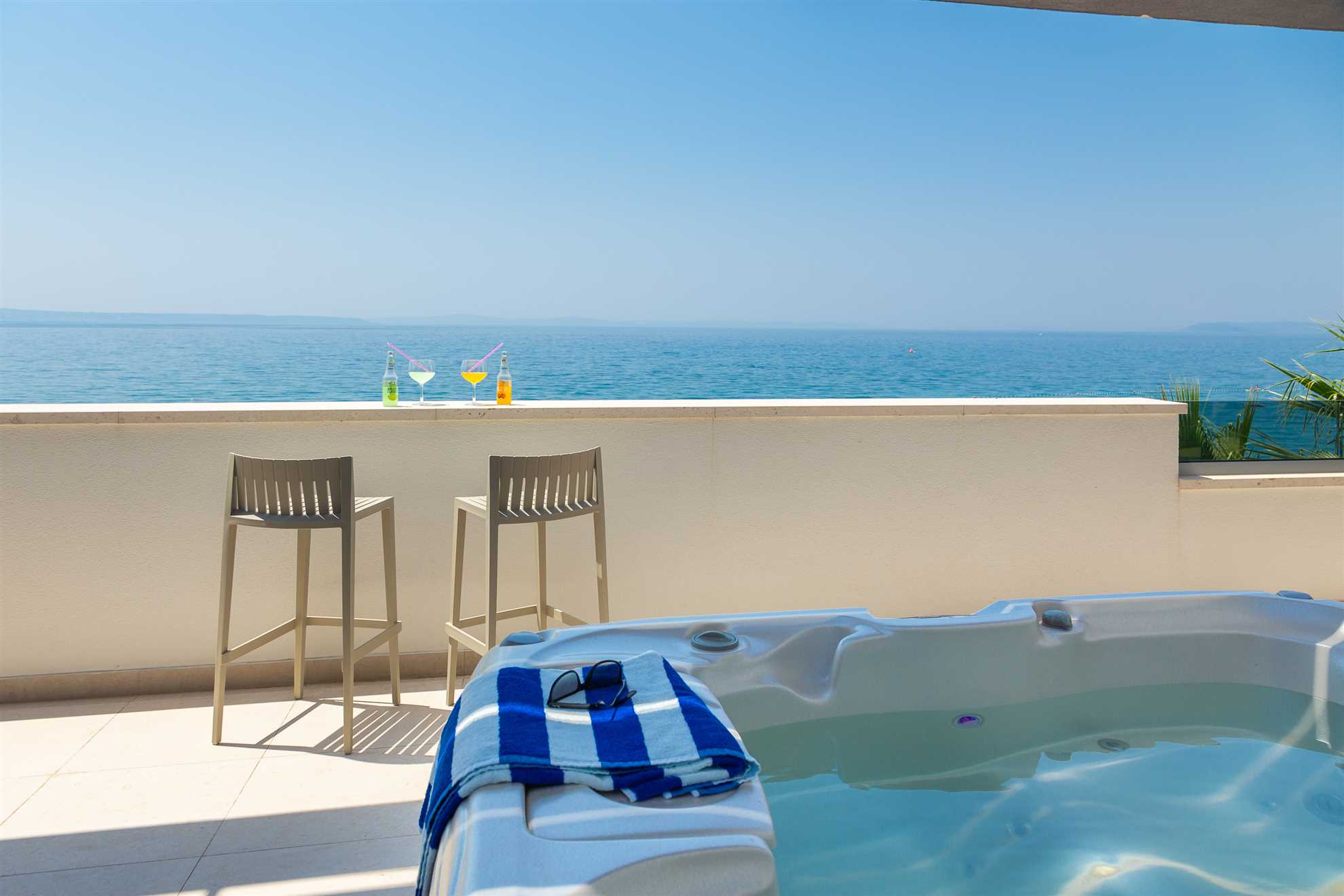 Paoma Luxury Beach Suite With Jacuzzi