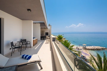 Podstrana Beach Penthouse with Private Jacuzzi