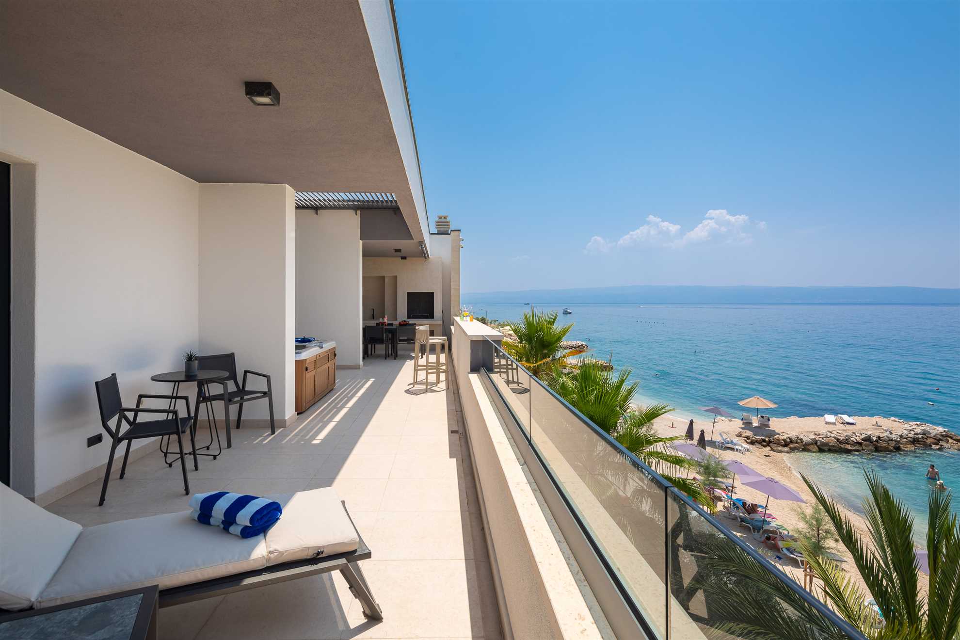 Paoma Luxury Beach Suite With Jacuzzi