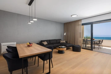 Podstrana Beach Penthouse with Private Jacuzzi