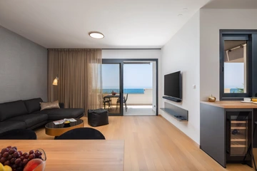 Podstrana Beach Penthouse with Private Jacuzzi