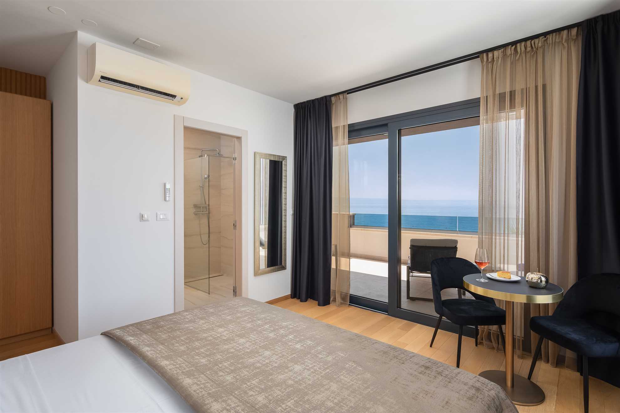 Paoma Luxury Beach Suite With Jacuzzi