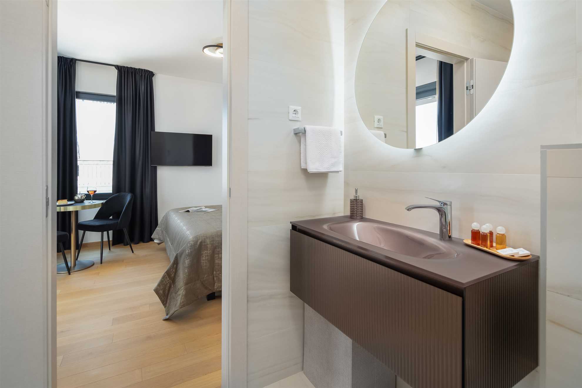 Paoma Luxury Beach Suite With Jacuzzi