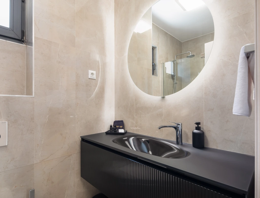 Podstrana Beach Penthouse with Private Jacuzzi