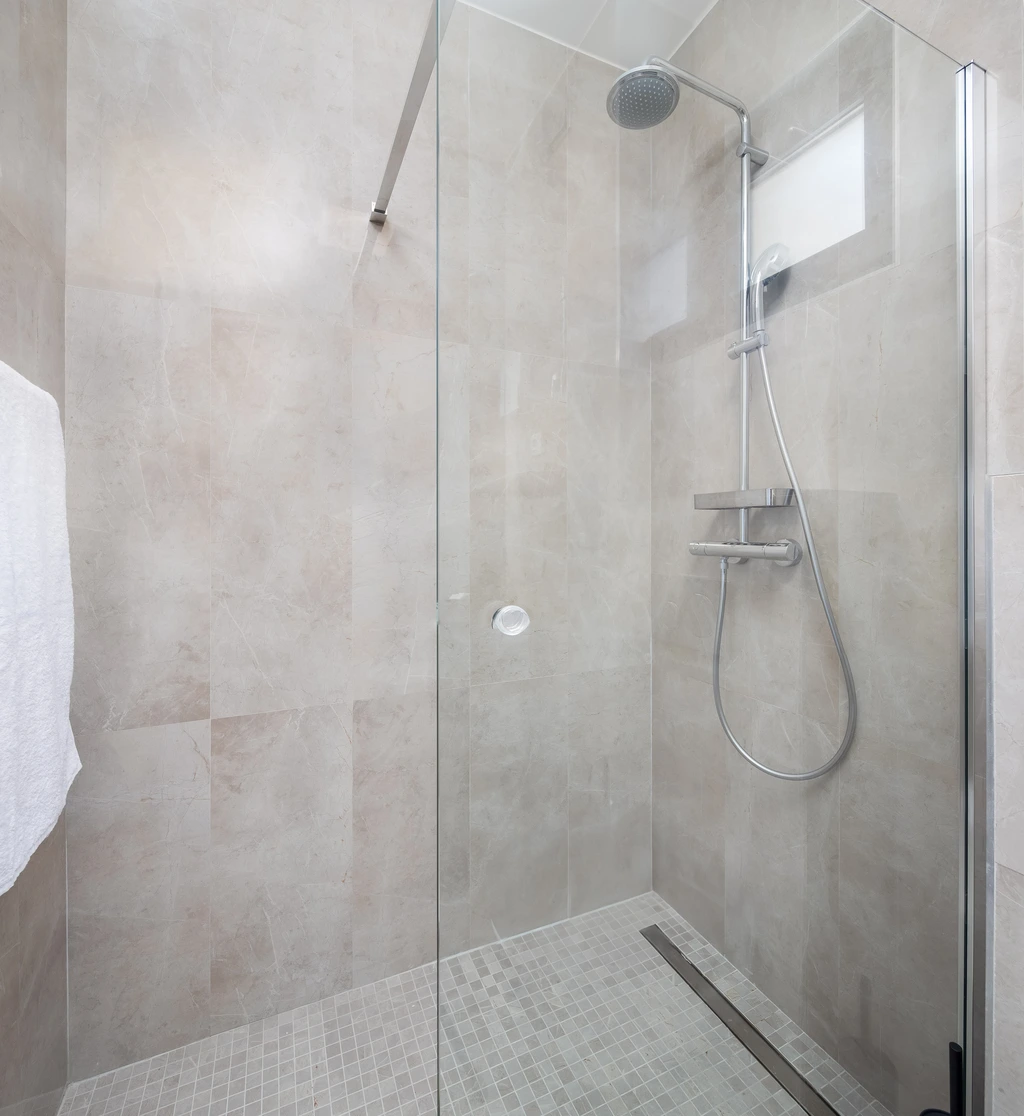 Podstrana Beach Penthouse with Private Jacuzzi