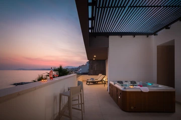 Podstrana Beach Penthouse with Private Jacuzzi