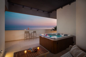 Podstrana Beach Penthouse with Private Jacuzzi