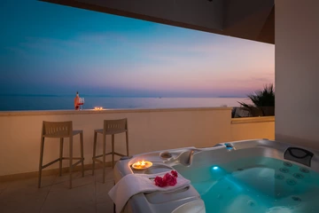 Podstrana Beach Penthouse with Private Jacuzzi