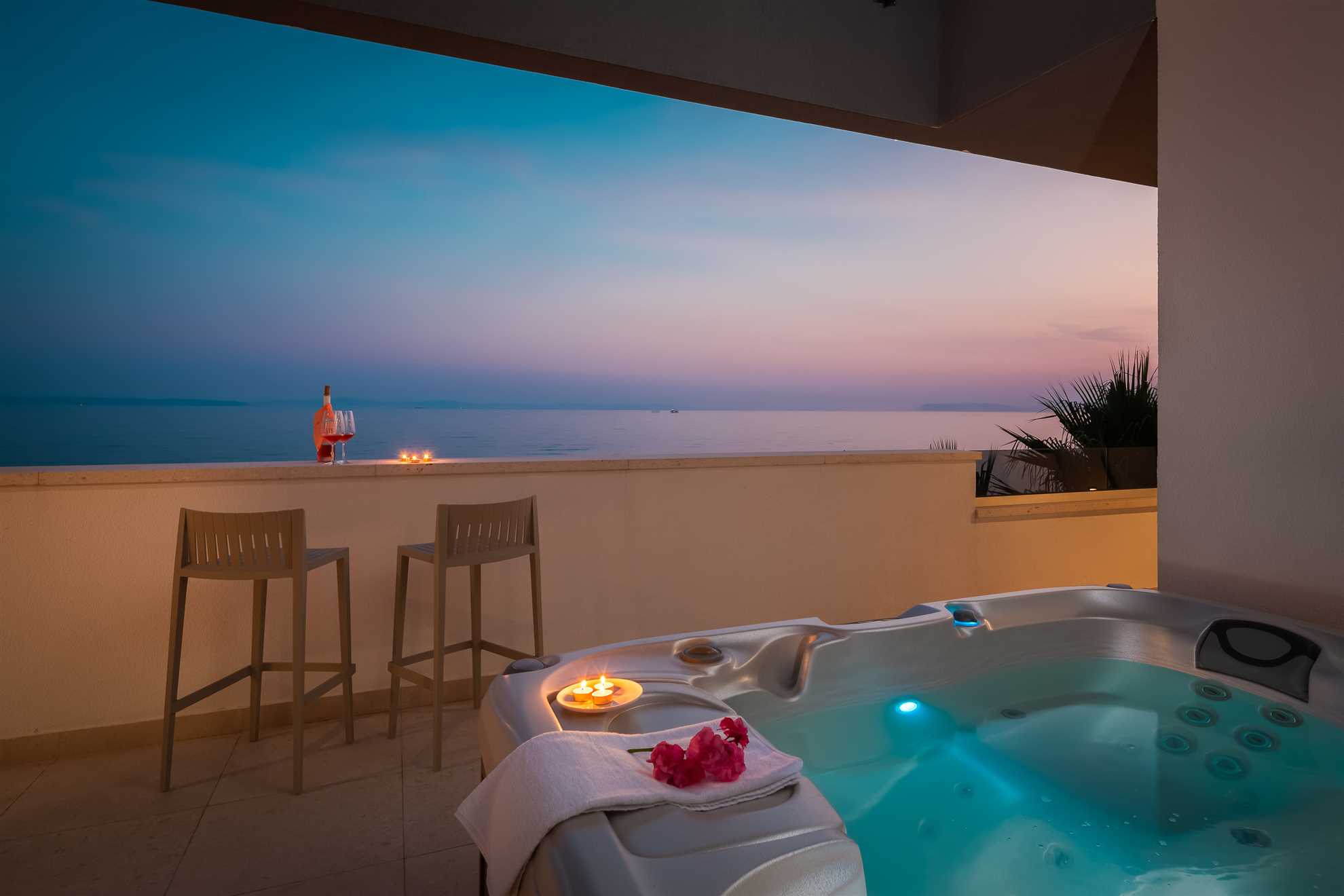 Paoma Luxury Beach Suite With Jacuzzi