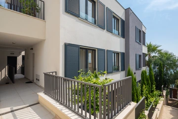 Podstrana Beachfront Apartment for 4 Guests