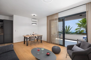 Podstrana Beachfront Apartment for 4 Guests