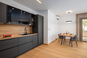 Podstrana Beachfront Apartment for 4 Guests