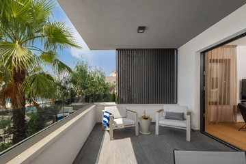 Podstrana Beachfront Apartment for 4 Guests