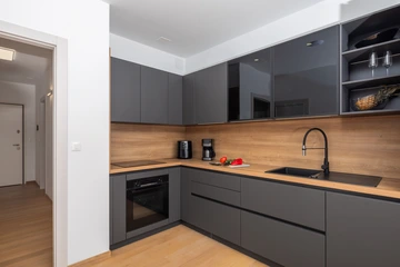 Podstrana Beachfront Apartment for 4 Guests