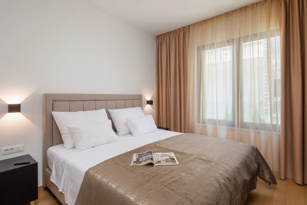 Podstrana Beachfront Apartment for 4 Guests