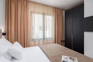 Podstrana Beachfront Apartment for 4 Guests