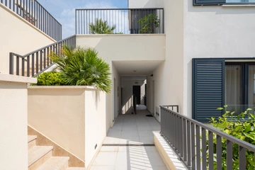 Podstrana Beachfront Apartment for 4 Guests