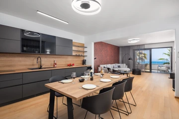 Podstrana Beachfront Apartment for 4 Guests