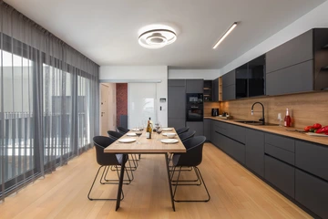 Podstrana Beachfront Apartment for 4 Guests