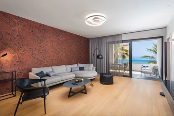 Podstrana Beachfront Apartment for 4 Guests