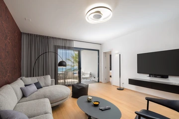 Podstrana Beachfront Apartment for 4 Guests