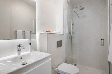 Podstrana Beachfront Apartment for 4 Guests