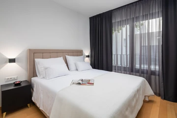 Podstrana Beachfront Apartment for 4 Guests