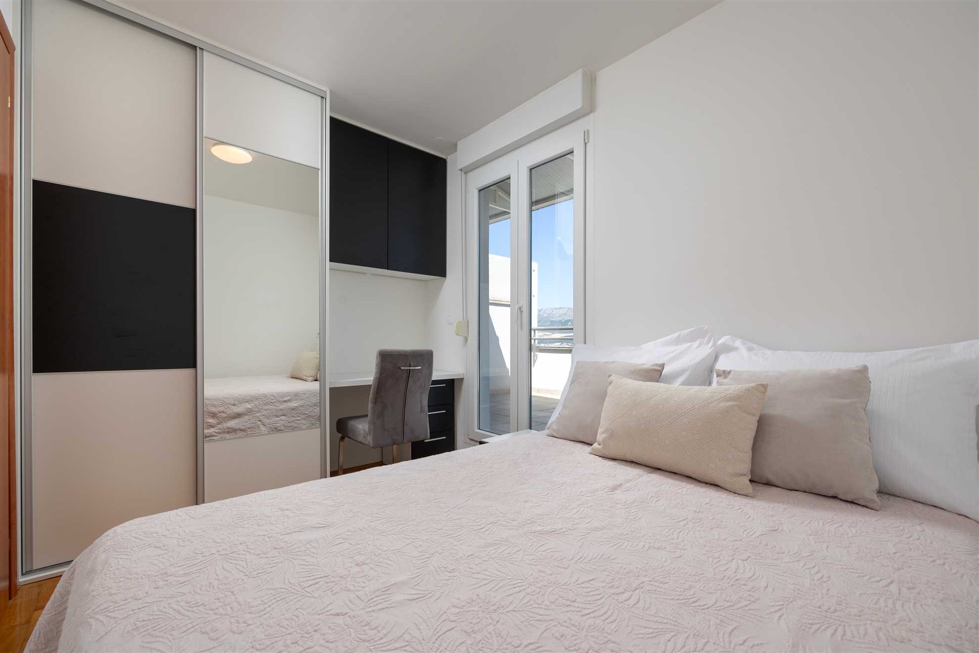 Rose Penthouse Apartment Split