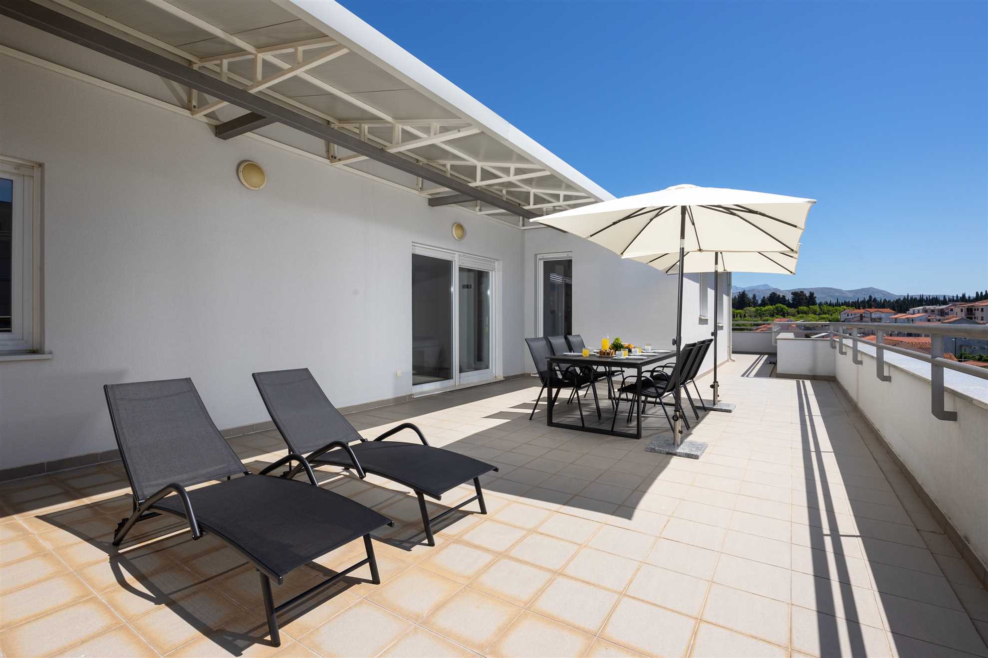 Rose Penthouse Apartment Split