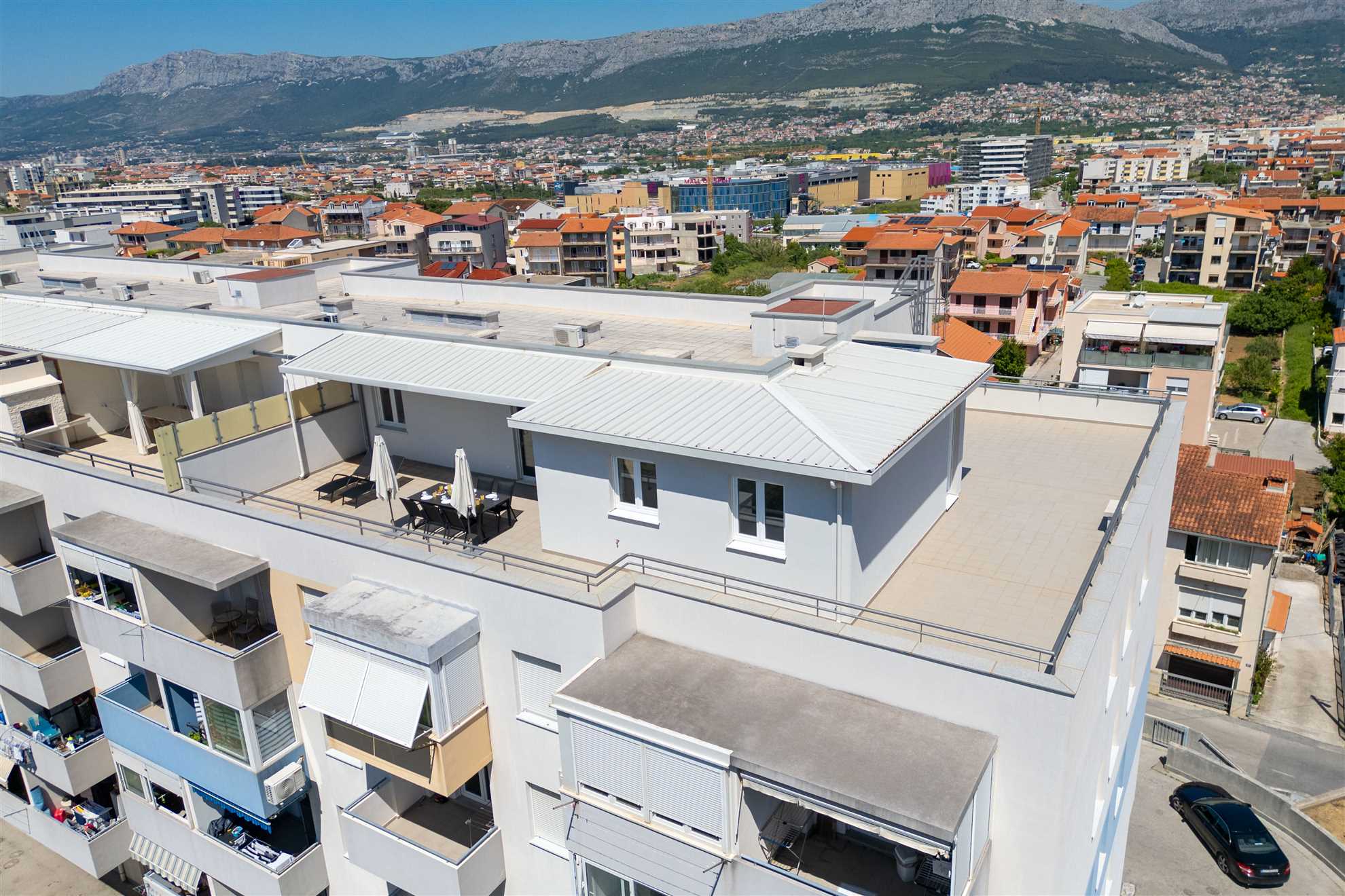 Rose Penthouse Apartment Split