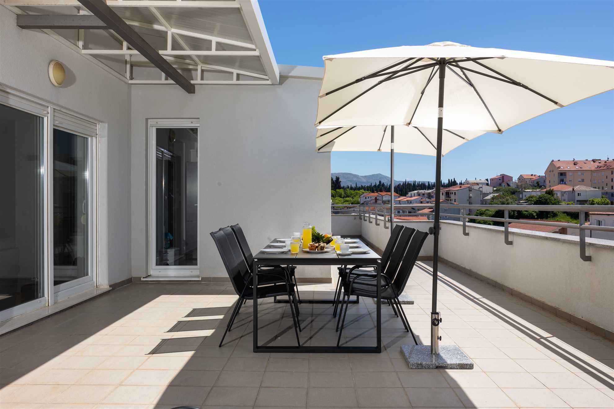 Rose Penthouse Apartment Split