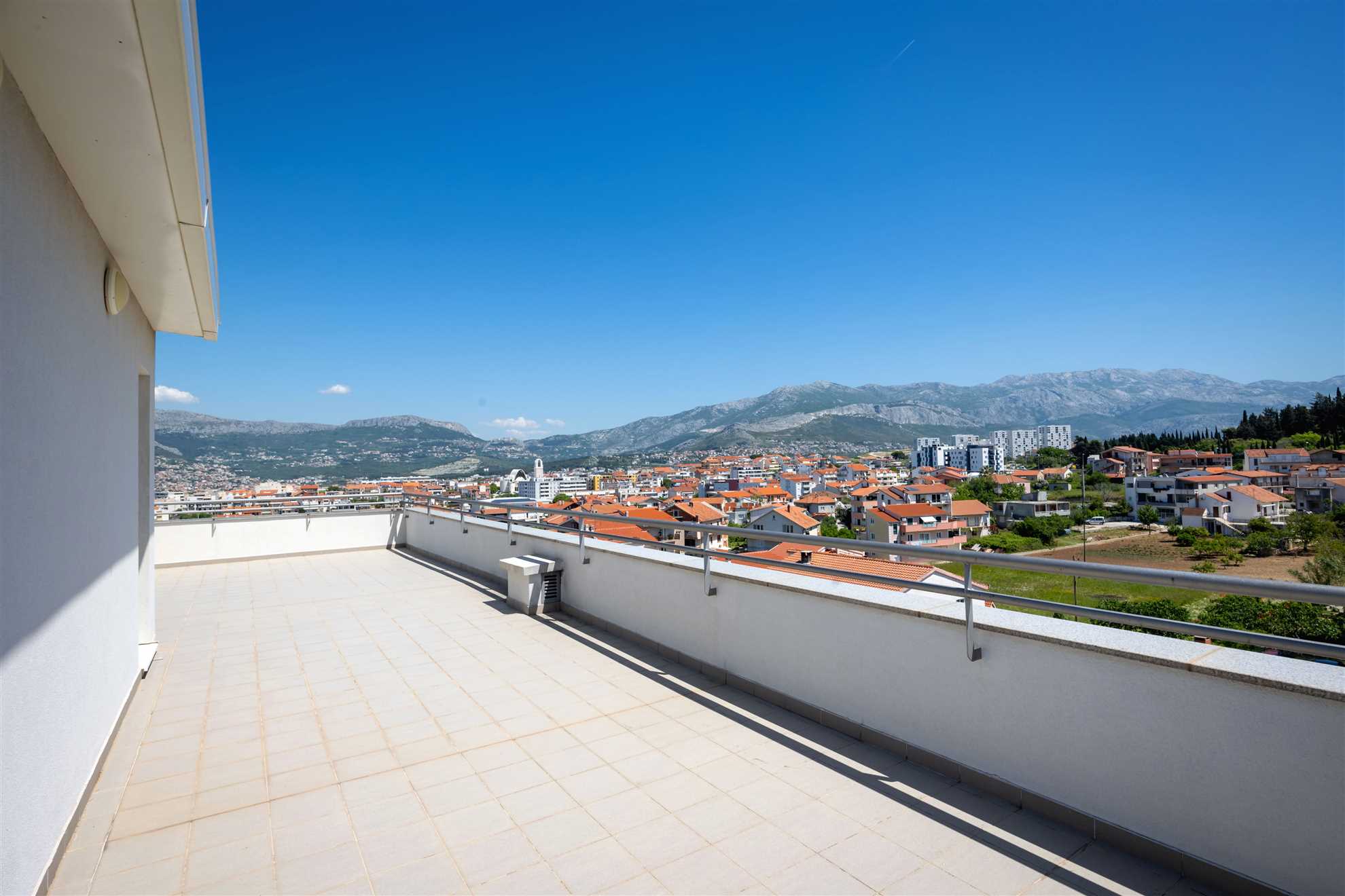 Rose Penthouse Apartment Split