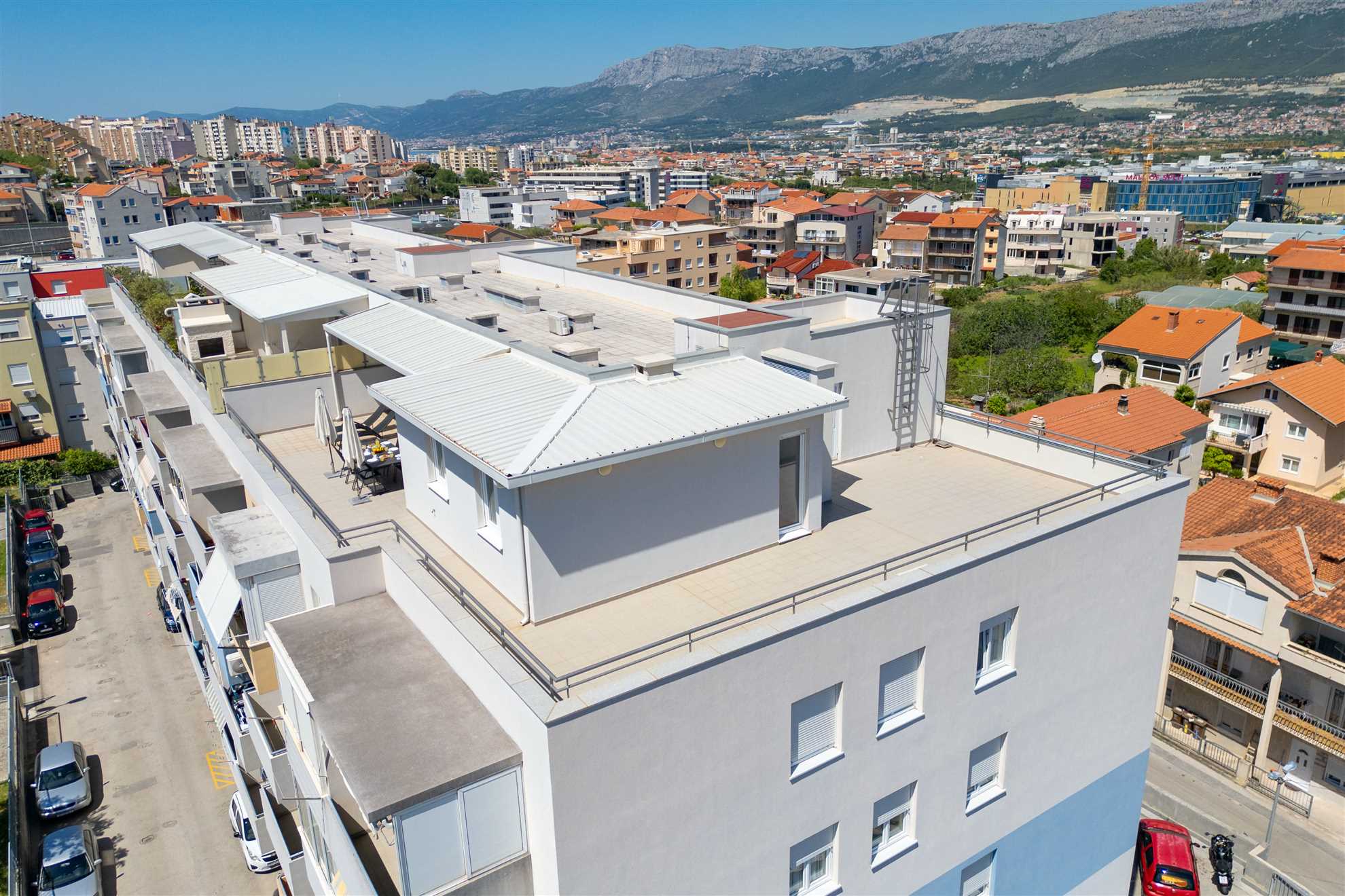 Rose Penthouse Apartment Split