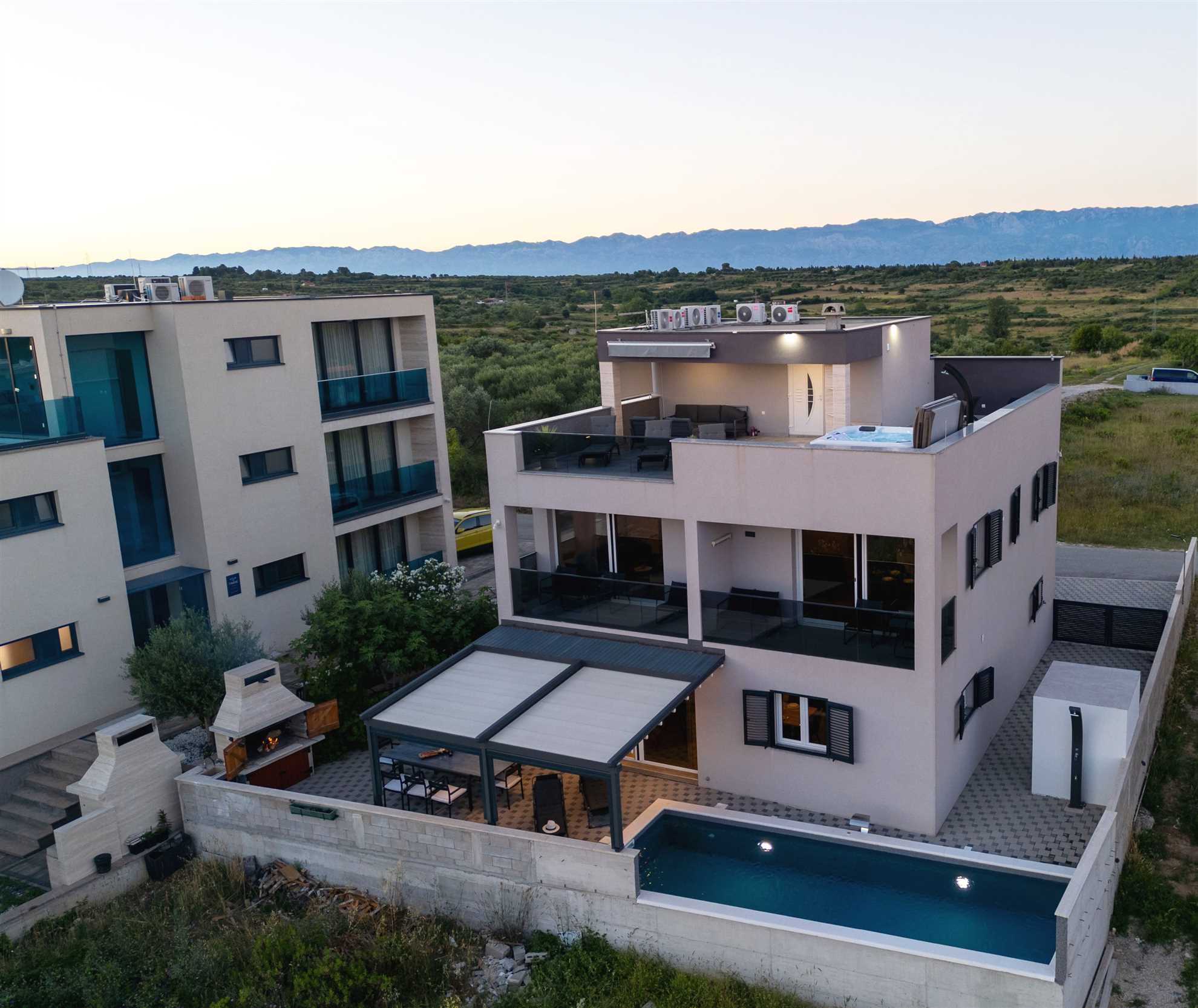 Villa Beverly Hills, Heated pool, Jacuzzi, 12 people