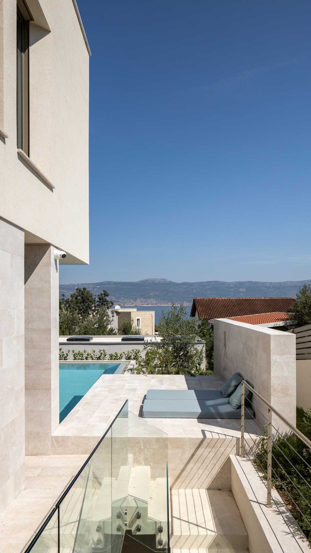 Modern beachside Villa Terra with pool