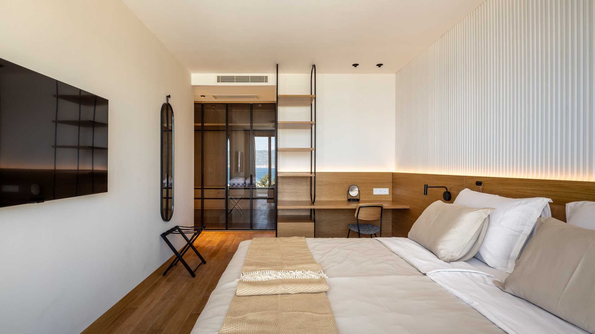 Modern beachside Villa Terra with pool