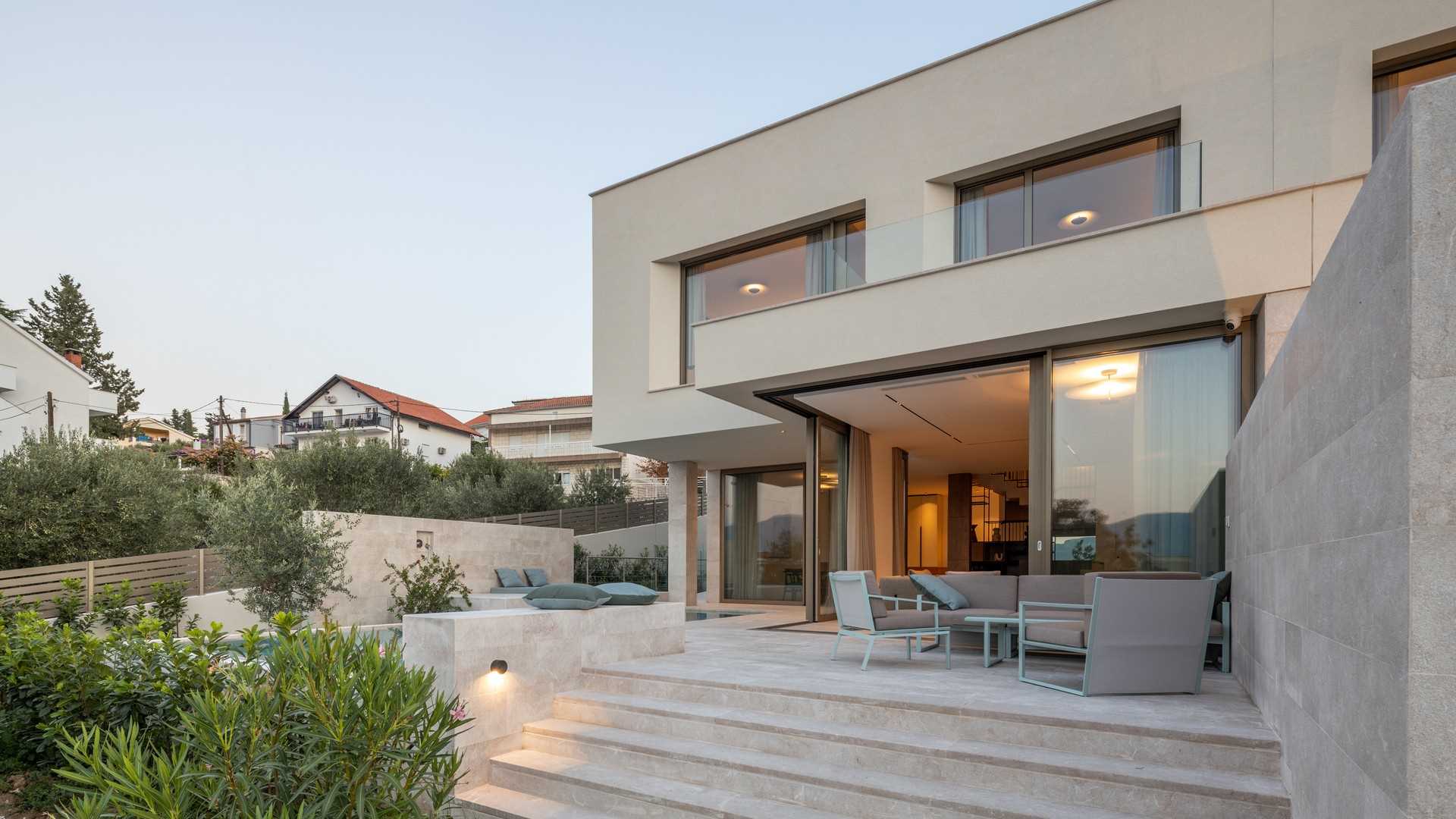Modern beachside Villa Terra with pool