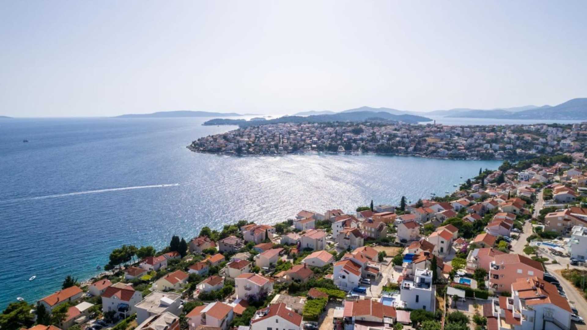 Villa Julian with a heated pool