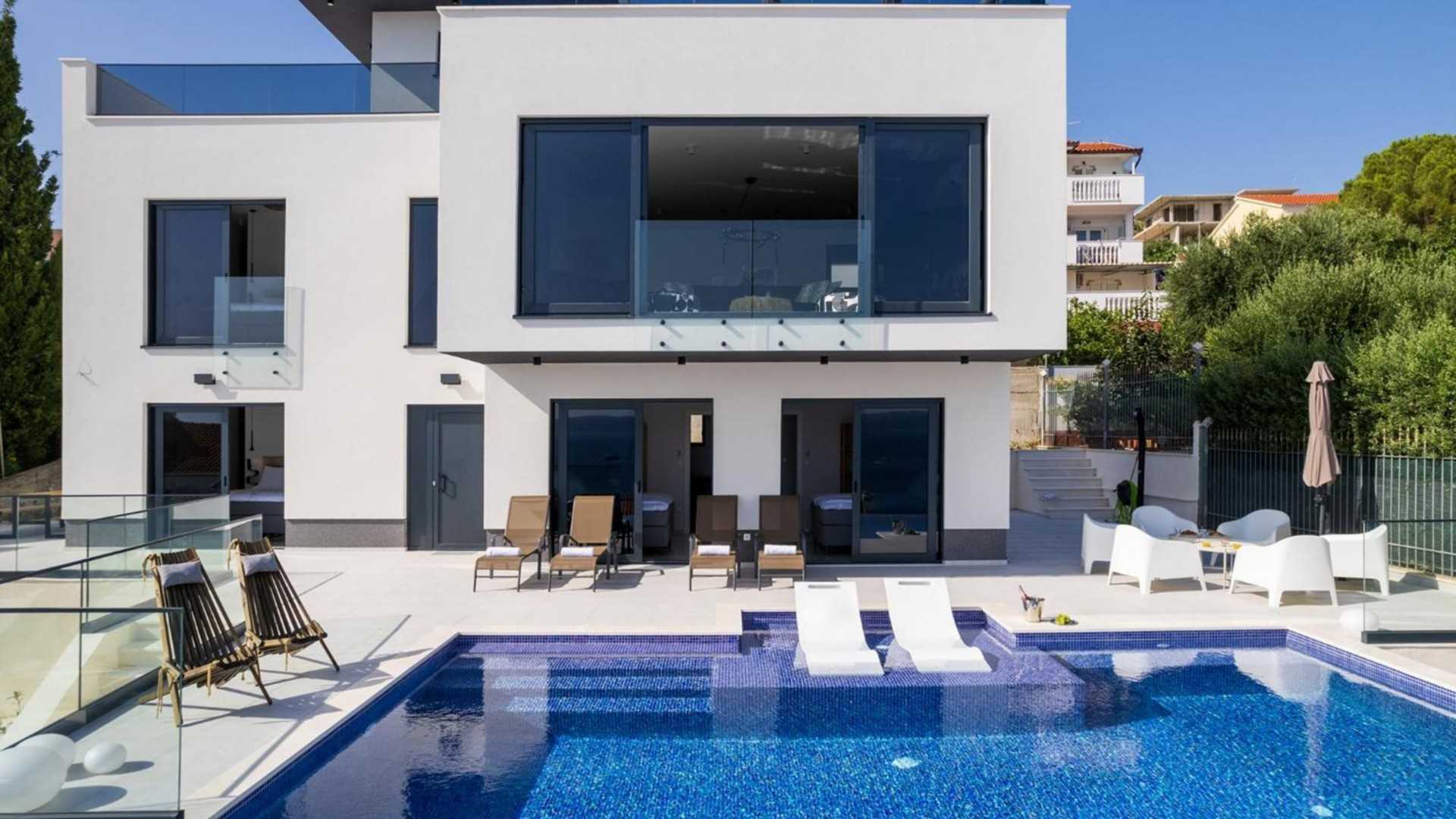 Villa Julian with a heated pool