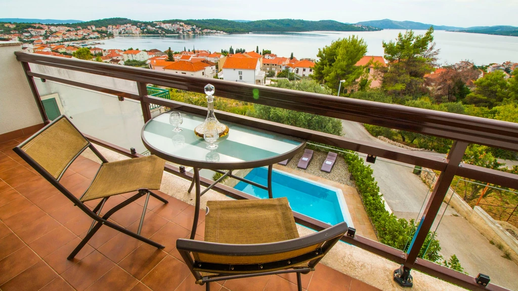 Seaview Villa with Private Pool in Okrug Gornji