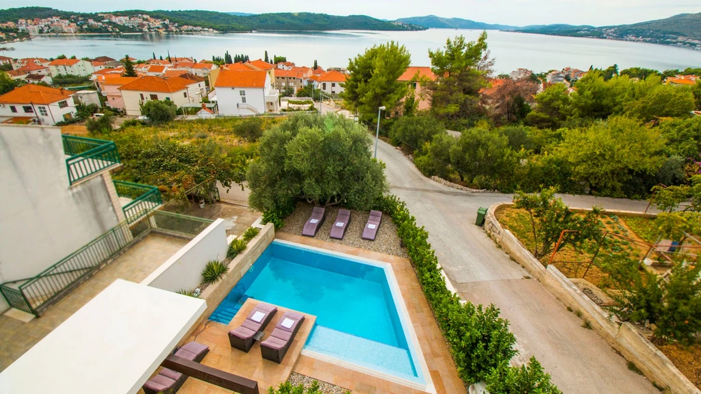 Seaview Villa with Private Pool in Okrug Gornji