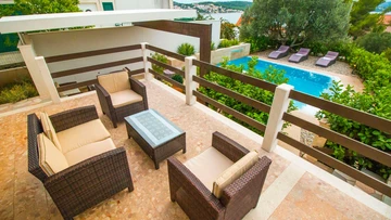 Seaview Villa with Private Pool in Okrug Gornji