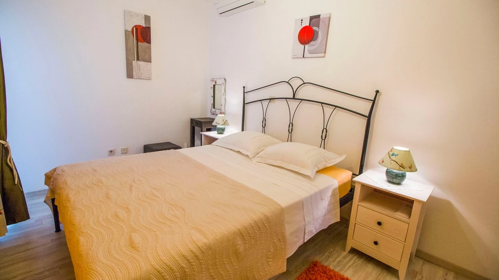 Seaview Villa with Private Pool in Okrug Gornji