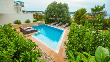 Seaview Villa with Private Pool in Okrug Gornji