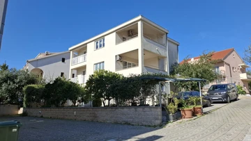 Seaview Apartment with Balcony in Okrug Gornji