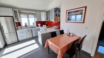 Seaview Apartment with Balcony in Okrug Gornji