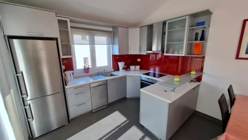 Seaview Apartment with Balcony in Okrug Gornji