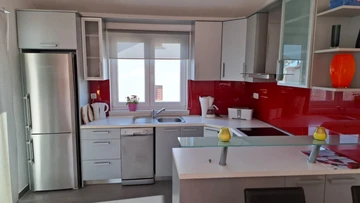 Seaview Apartment with Balcony in Okrug Gornji