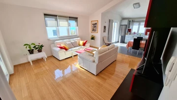 Seaview Apartment with Balcony in Okrug Gornji